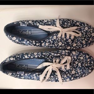 KEDS- new without tags blue sneaker keds wf51297